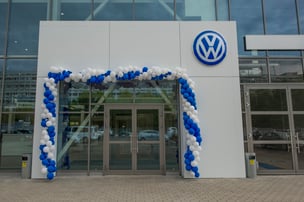 balloons at VW dealership